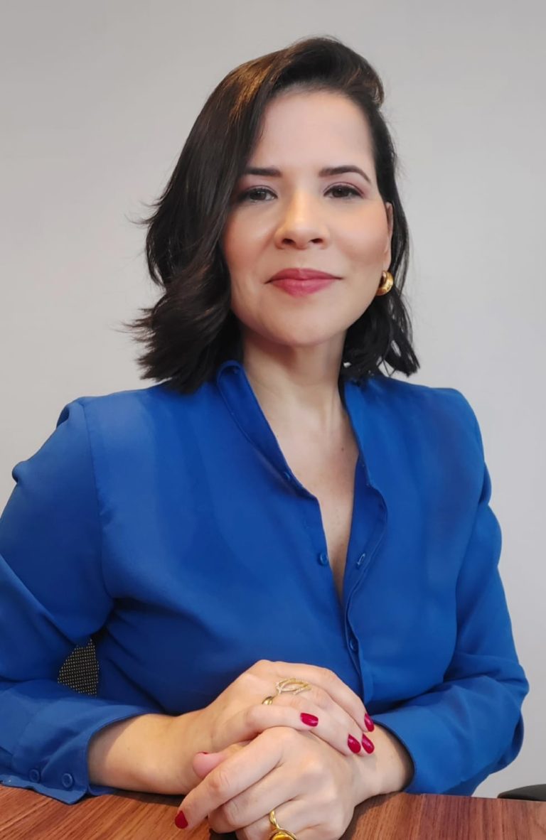Advogada de direito de família e sucessões no escritório de advocacia especializada em regularização de imóveis